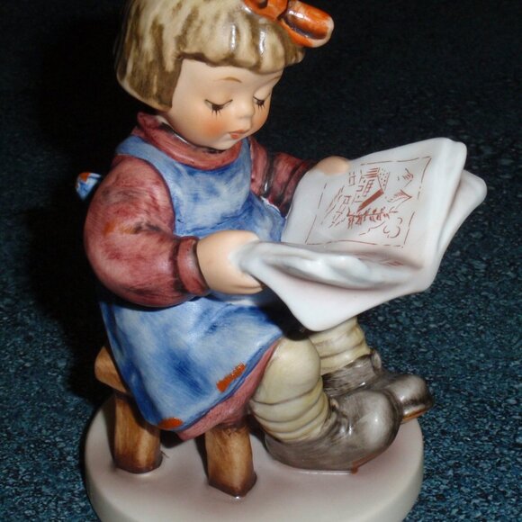 Goebel Hummel Figurine "What's New?" #418 TMK6 With Box - Girl Reading Newspaper - Picture 11 of 11